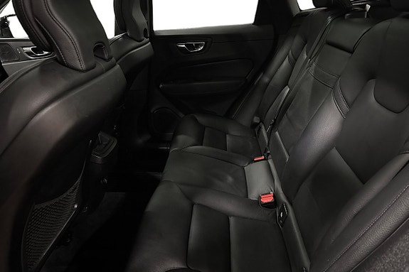 Volvo XC60 14 of 30