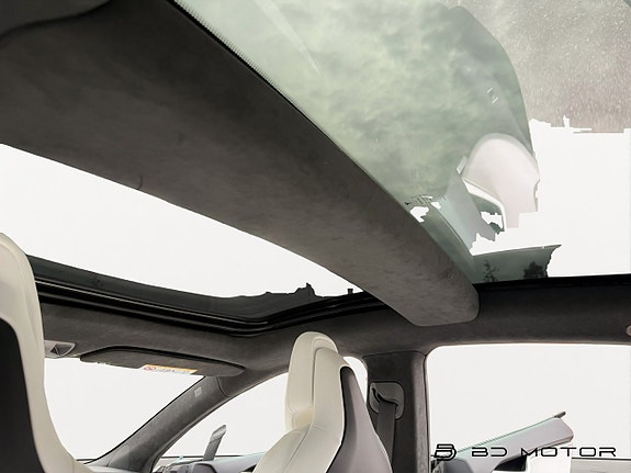 Tesla Model S 17 of 18