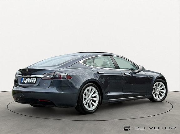Tesla Model S 3 of 18