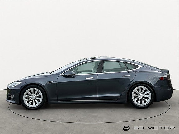 Tesla Model S 2 of 18