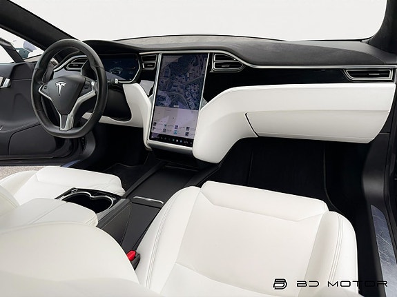 Tesla Model S 11 of 18