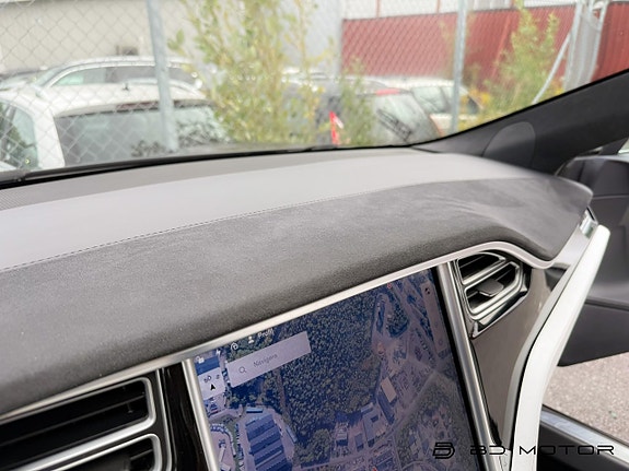 Tesla Model S 13 of 18