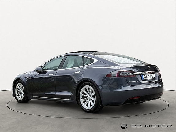 Tesla Model S 7 of 18