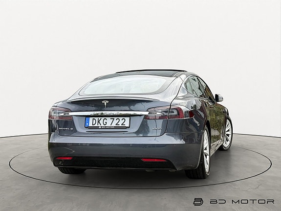 Tesla Model S 9 of 18