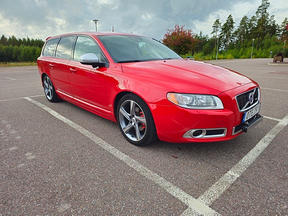 Volvo V70 2 of 6