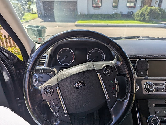 Land Rover Range Rover Sport 9 of 15