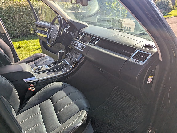 Land Rover Range Rover Sport 8 of 15