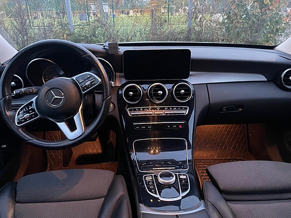 Mercedes-Benz C220 10 of 11