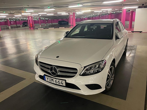 Mercedes-Benz C220 2 of 11