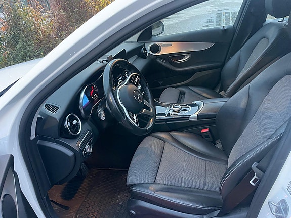 Mercedes-Benz C220 6 of 11