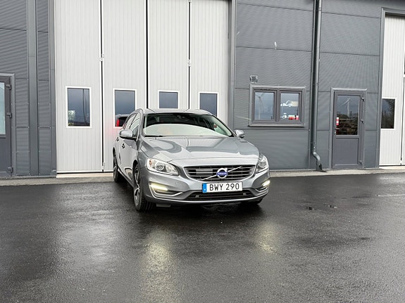 Volvo V60 2 of 15