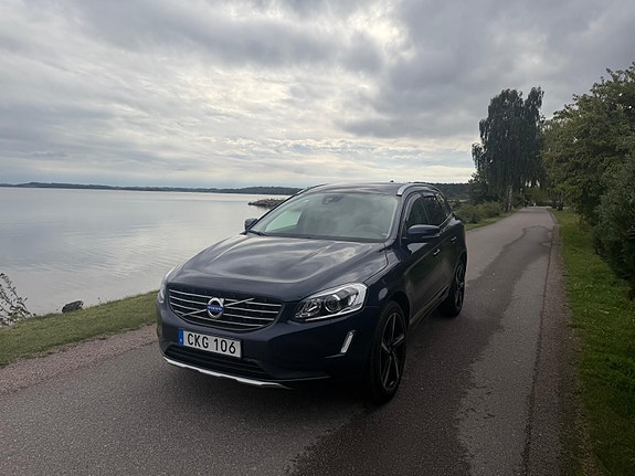 Volvo XC60 2 of 7