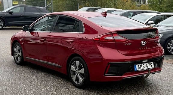 Hyundai IONIQ 2 of 11