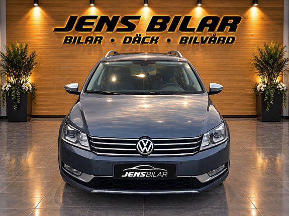 Volkswagen Passat Alltrack 2 of 4