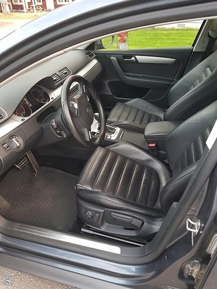 Volkswagen Passat Alltrack 3 of 4