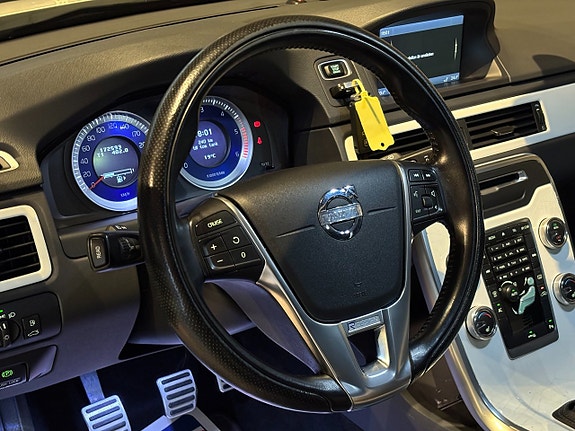 Volvo V70 13 of 30