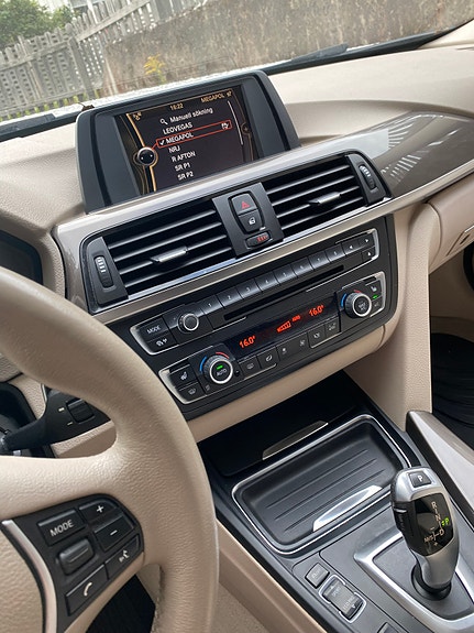 BMW 320d 2 of 9