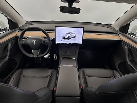Tesla Model Y 3 of 7