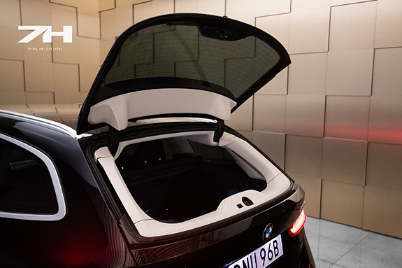 BMW 330e 18 of 20
