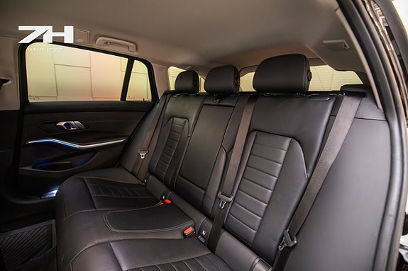 BMW 330e 15 of 20