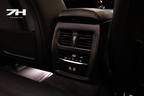 BMW 330e 16 of 20