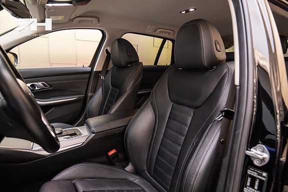 BMW 330e 14 of 20