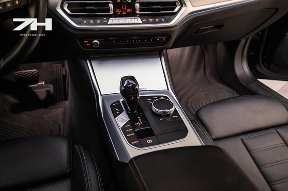 BMW 330e 12 of 20