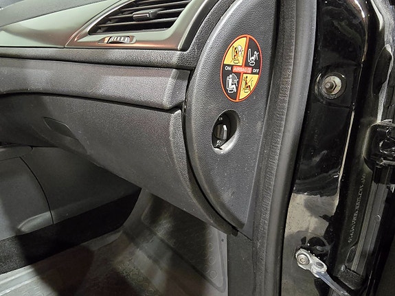 Renault Megane 14 of 15