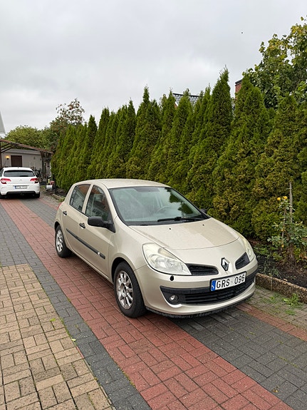 Renault Clio 2 of 5