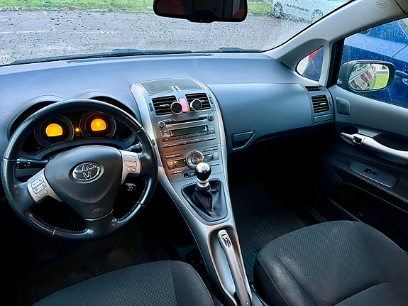Toyota Auris 2 of 4