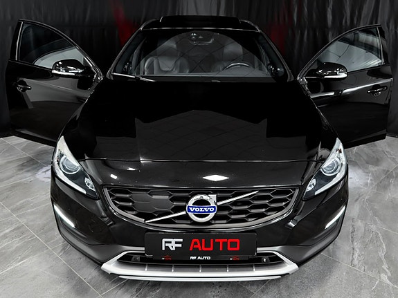 Volvo V60 Cross Country 7 of 30