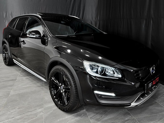 Volvo V60 Cross Country 2 of 30