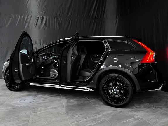 Volvo V60 Cross Country 9 of 30