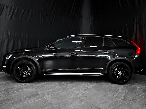 Volvo V60 Cross Country 8 of 30