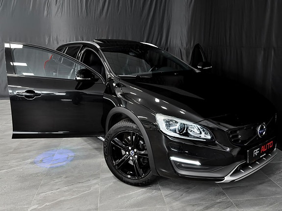 Volvo V60 Cross Country 4 of 30