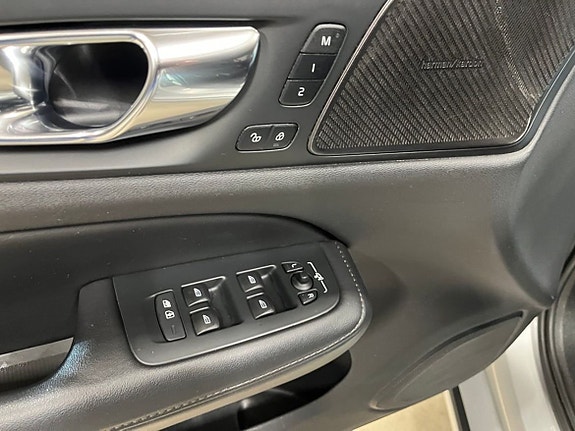 Volvo V60 8 of 25