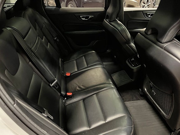 Volvo V60 11 of 25
