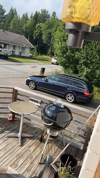 Mercedes-Benz E350 3 of 4