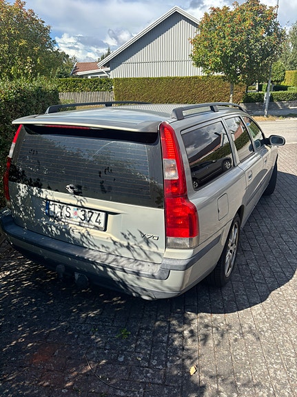 Volvo V70 3 of 8