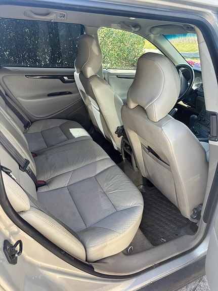 Volvo V70 7 of 8