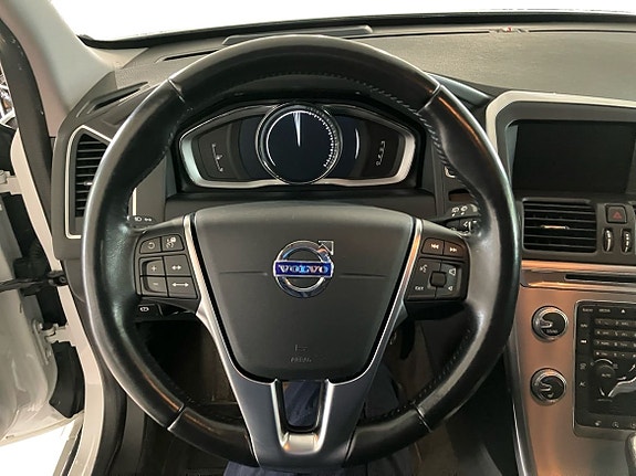 Volvo XC60 10 of 13
