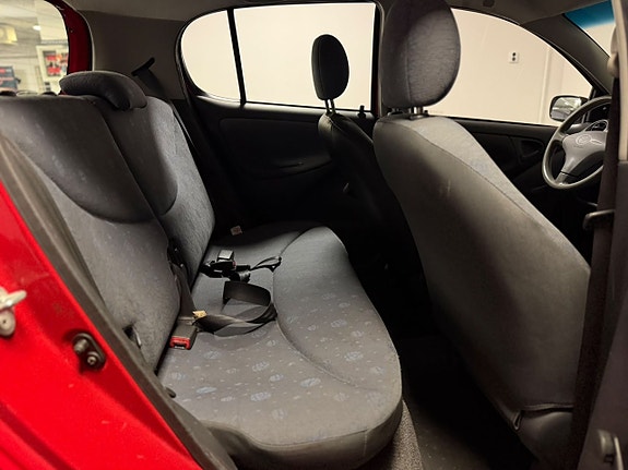 Toyota Yaris 12 of 13