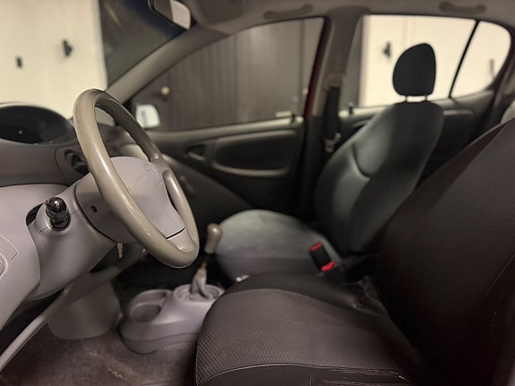 Toyota Yaris 7 of 13