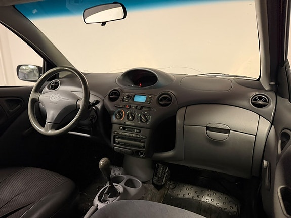 Toyota Yaris 9 of 13