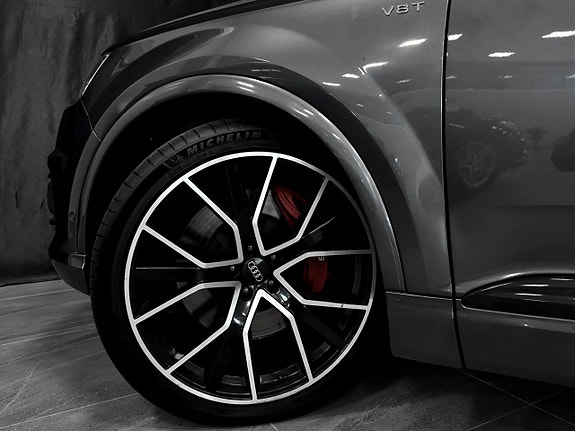 Audi SQ7 11 of 30