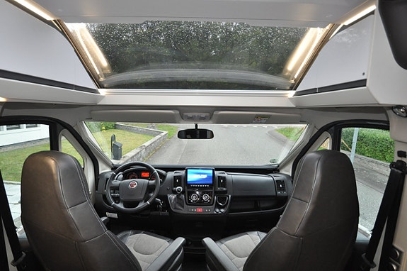 Adria Luftfjädring. Skyroof. Maxxfan. 9-v autom. 160hk. Drag. 9 of 30