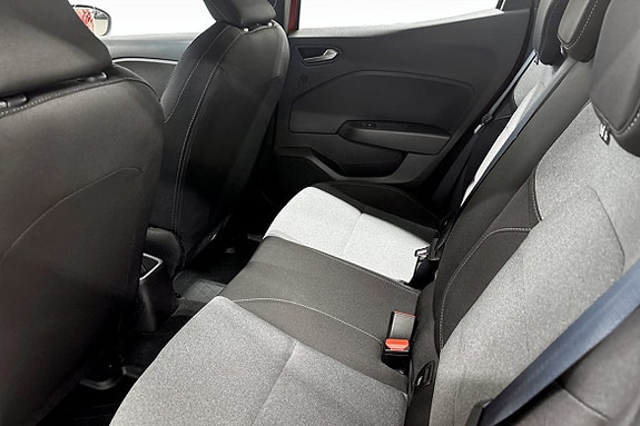 Renault Clio 17 of 18