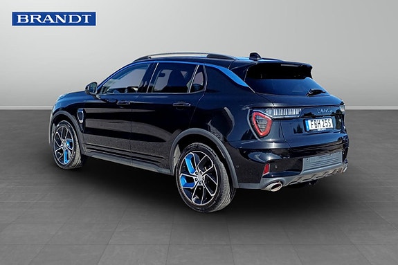 Lynk & Co 01 2 of 9