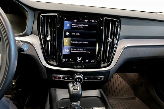 Volvo V60 Cross Country 6 of 9