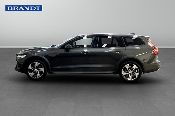 Volvo V60 Cross Country 3 of 9